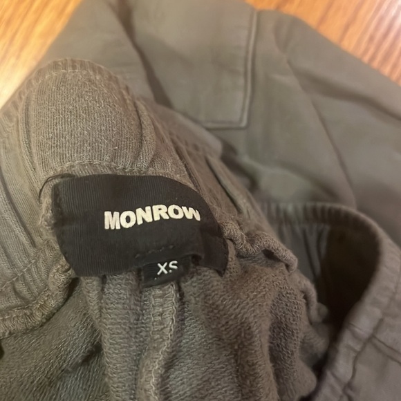 Monrow Woman’s Army Green Joggers Size XS - Picture 4 of 6